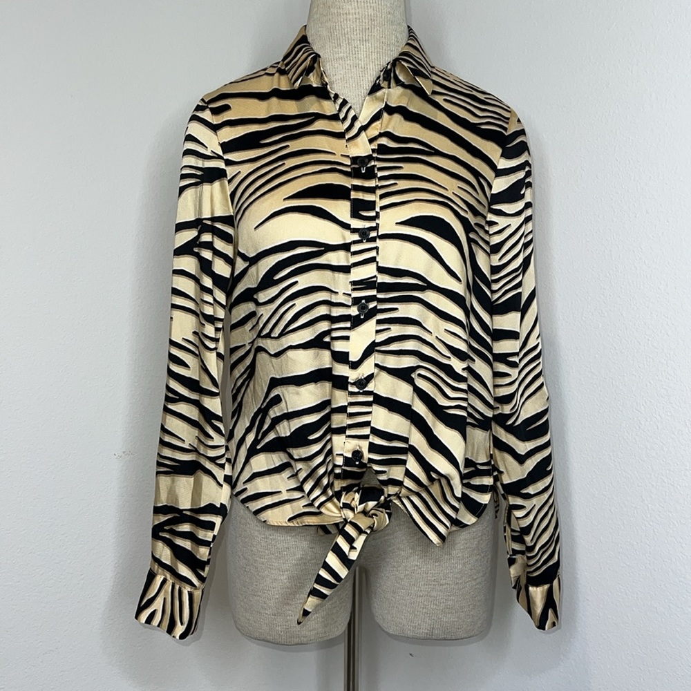 🔹 River Island Tiger Stripe Tie Front Button Up Blosue